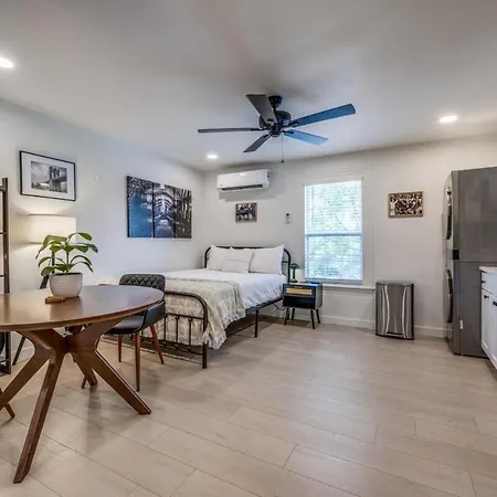 The Vanderbilt Mansion Apt 12 Near Downtown & Twu
